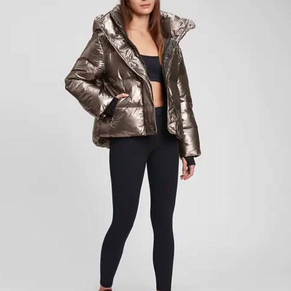 NWT - Gap Heavyweight Cropped Oversized Puffer Jacket